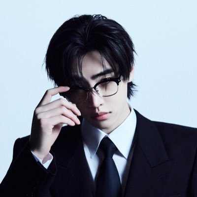 ot7 | she/her | engene | heehoonwon ─.✦ @celezzaofficial
