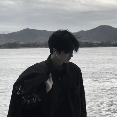 Alvaro743149's profile picture. 