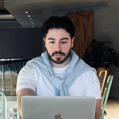 AI Graphic Designer | Prompt Engineer | ⭐️Creating premium AI content for brands