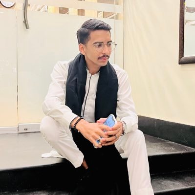 یہ جو ہم ہیں خاموشیوں میں گمشدہ لوگ!!! پھولوں کی طرح کھلتے ، اگر آرزؤں میں نہ الجھتے۔