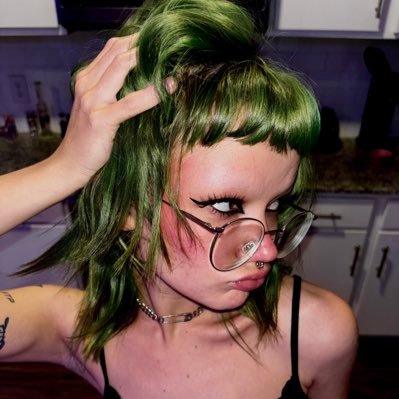 sapphic sadist. rave high priestess. $20 to yap 🧚💖 ‼️NO NUDITY EVER & 21+ ONLY ‼️