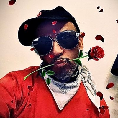 t0niiAlves's profile picture. Comédien & RollerMan