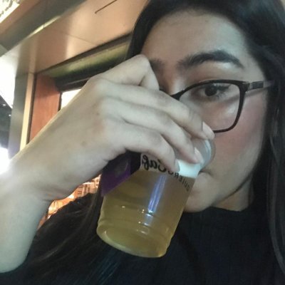 larissamfer's profile picture. 