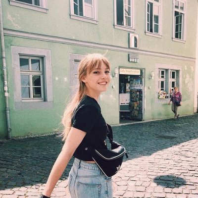 🎶✨ Loving him was red, but being a Swiftie is golden ✨🎶
💛Fearless since 2009 Dancing in my best dress 💃🏼🌧️
📖Storyteller at heart 💌 Crying over track 5