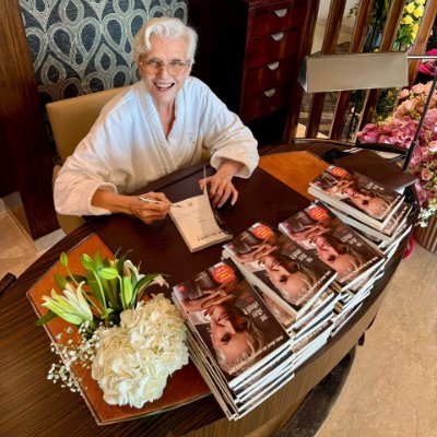 Manager
Connecting passionate fans with Elon Musk.
Bestselling International Author of A Woman Makes A Plan
📖Doctor of Dietetics
Supermodel
#ItsGreatToBe76
