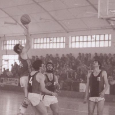 Profesor. Jubilado. Entrenador Superior de Baloncesto. Maestro-Profesor de Tenis. Del Real Madrid. RT no es estar de acuerdo.