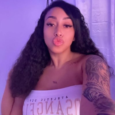 I’m new on here and down for meetup or serious partner to settle down with here 💟💟