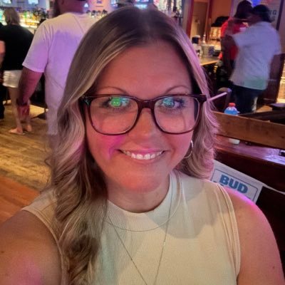 CrystalH0918's profile picture. 