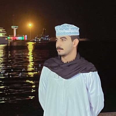 اللهم اكفني شر خلقك و أبعد عني من يأتيني بوجهٍ حسن وبداخله نيّه للأذى اللهم ابعد عني كل مايؤذيني ❤️.🎓.