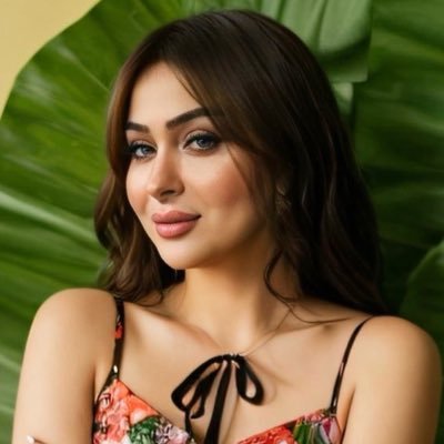 و إذا أتتك مذمتي من ناقصٍ .. فهي الشهادة لي بأنني كاملُ .. Singer , musician 👸🏼 subscribe to my YouTube channel : Farrah Yousef official