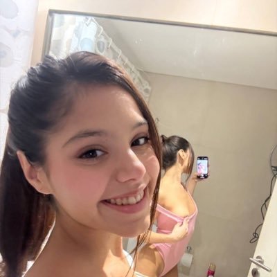 just turned 18 🥳 I answer to people following me on here 🌸