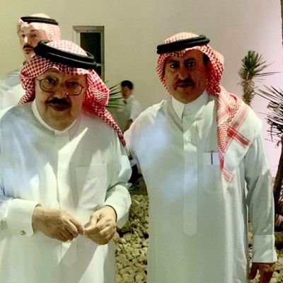 انسان بسيط بدوي كقريته هادي كالسكون يحب البساطة والناس والزمن الجميل