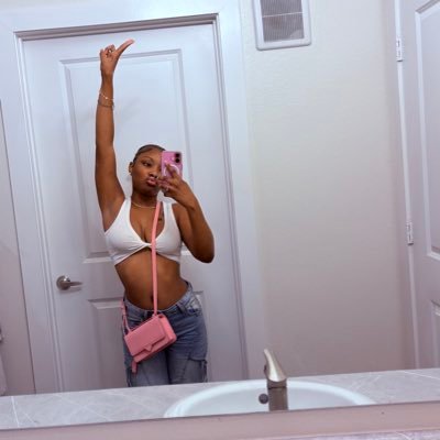 iammreynee__'s profile picture. #LLLEXX❤️🕊️