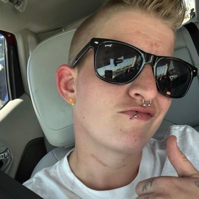 gataloca214's profile picture. 