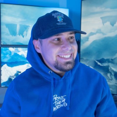 25 | Tech Content Creator 📸 | CEO of GutzyAiden Mousepads 👑 | 📩 biz: gutzyaiden@theblendedgroup.com