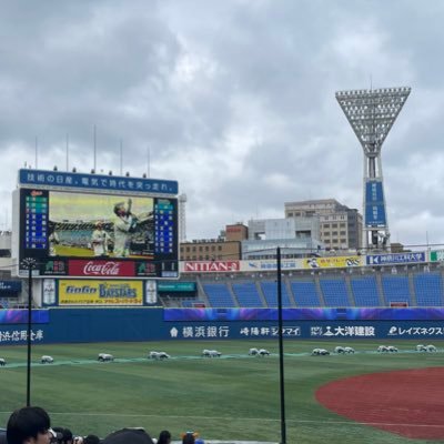 『なかなかヒットが打てない、試合で結果が出ず伸び悩んでいる、、』そんな方必見!控え選手だった自分がレギュラー選手に!ヒットを量産するための技術や、『これができたらチームのヒーローに!』走塁意識を変えるだけで簡単に得点できる術や、野球競技だけでなく怪我を防止するためのトレーニング法などを発信していきます!