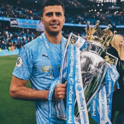 من اراد الرزق فل يستغفر اللّٰه)) يقول من لزم الاستغفار جعل اللّٰه له من كل هم فرجًا، ومن كل ضيق مخرجًا، ورزقه من حيث لا يحتسب