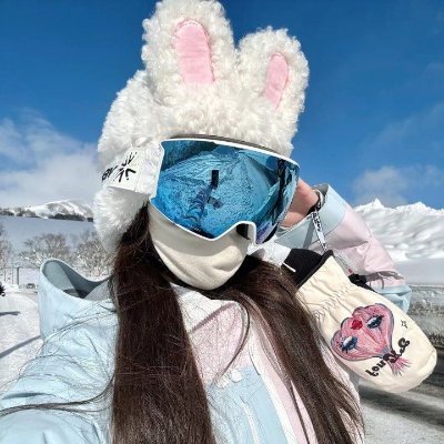 icebunni_'s profile picture. Cute, but not to be underestimated. A little twist on the snowy field.