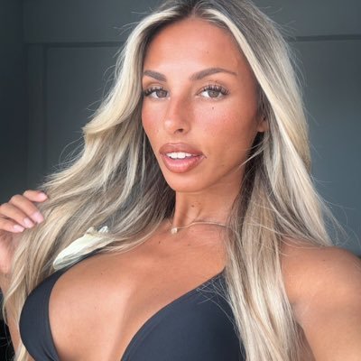 Top gym sluzza 💖💪🏻 Couples page @beefyandbikini insta @mollyk_fit Get my links 🔗⬇️