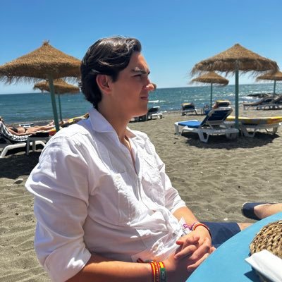 Español de corazón, sevillano de alma 🇪🇸 | Joven patriota con VOX 💚| Por una España unida, libre y sin complejos