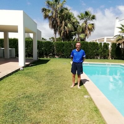 Afc Bournemouth Supporter since 1991,
Enjoys all things Golf