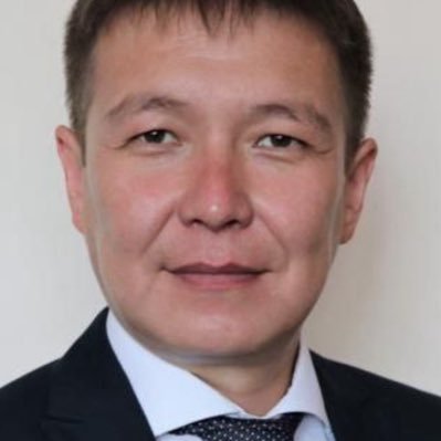 🇰🇬Кыргыз. Депутат. Заслуженный рыбак СССР. Старший брат Володи и Маняши. Орун басары. СССРдин эмгек сицирген балыкчысы. Володя менен Маняшанын улуу агасы.