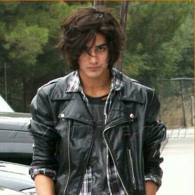 son of Jack sparrow. Pirate. Adventerous & good with a sword. kinda a flirt. hasnt found the right star for his sky.