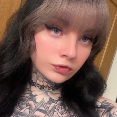 ✨ your favourite alternative gurl with bonus features! 🏳️⚧️ gaming goblin 📖✨ my pokemon card collection is better than yours 🃏 @dpatrappa 🖤