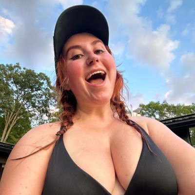 Georgina_nicho's profile picture. Massaging and a Make up artist