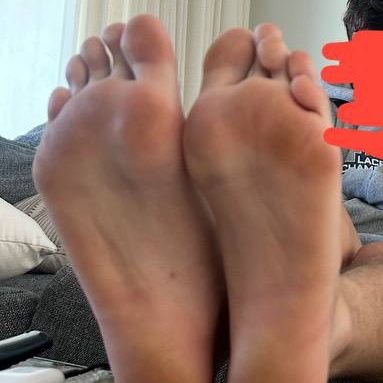 hey
love trading male tickle videos/male feet customs
I don't scam and I'm honest
but hate people that don't answer when trading(for me=scam)