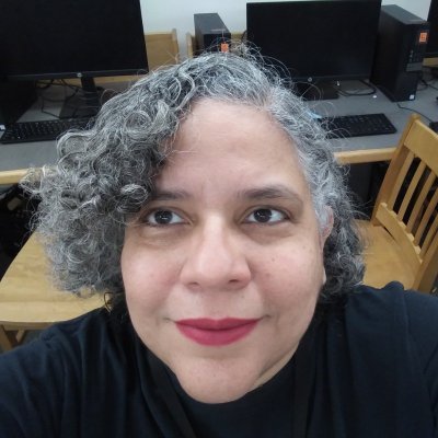 Bilingual novelist bringing Caribbean family stories to life: humor, heart, and a little chaos! 🇵🇷 🇩🇴 🇨🇺