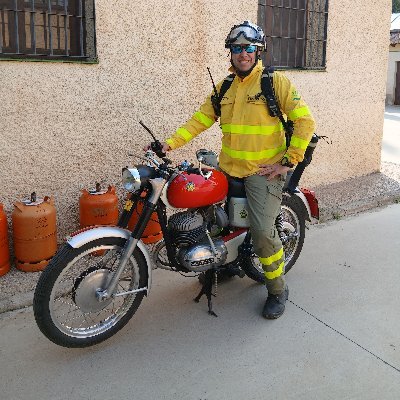 De Priego de Córdoba. Técnico Brica Granada, Plan Infoca. Intento de Triatleta. Legionario hasta que muera