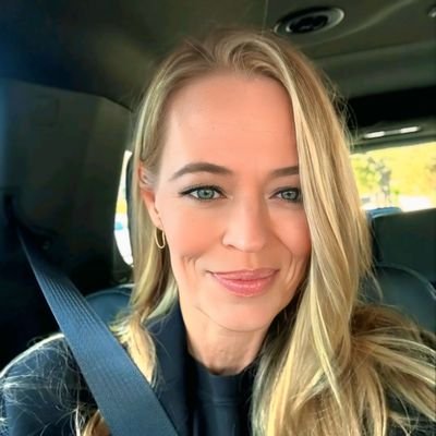 Actress, wife, mom, foodie, and gardener. Not necessarily in
that order.