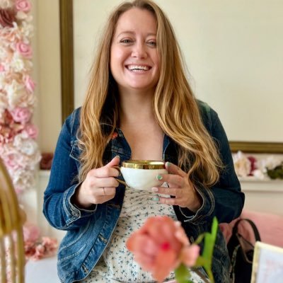 megonvacation's profile picture. Stopping myself from actually retweeting all the shit I want to, you’re welcome. Hannibal, YJ, The Pitt & IwtV trash, stress chef, critical care RN. She/her.