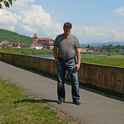 uvlecenij's profile picture. nft hunter ).