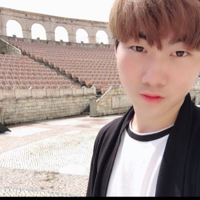 Ayh9zhk0hWzlZS9's profile picture. smilesleo