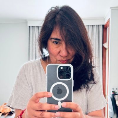 Iquiqueña y periodista, trato de ser buena persona, amo mi Mayami y este espacio es Mi rincón!