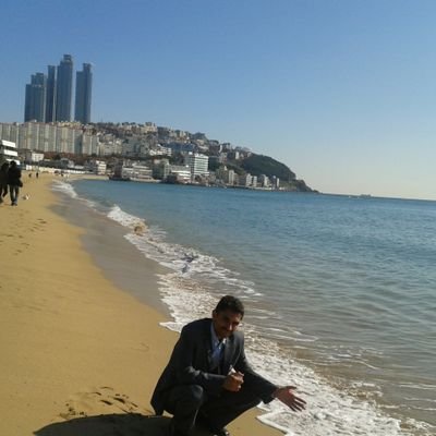 مدرب ريادة أعمال | محاسب | رائد فكرة
أؤمن بأن النجاح يبدأ من الناس، وأكبر استثمار هو في العلاقات الطيبة..
أتحدث بلغة القلوب والعقول، وأسعى لترك أثر في من حولي.