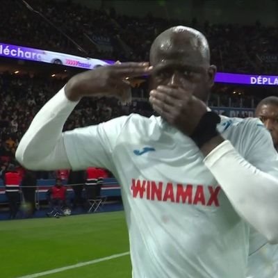 • HAC 🩵💙
• Red Bull Racing 🔴⚫
• FC Bayern Munich 🔴⚪
• US Avranches Mont St Michel 💙🤍
Désaligné politiquement, mes tweets n’engagent que moi