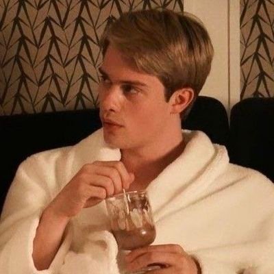 escarghostt's profile picture. 𖥔 ،،‌ ִֶָ books & tèa ⸼♡ ᨓ | 📚 12/12