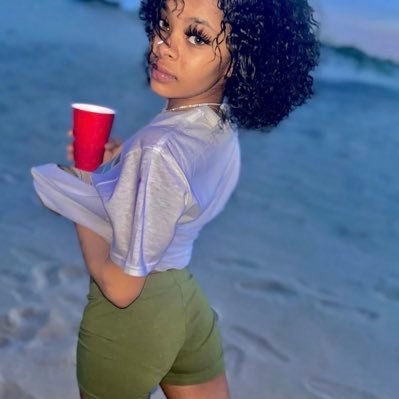 18+ Girls girl😩🫣!! Cashapp only or Apple Pay If I let you see something are you gone tell on meee🥹??! Dropbox’s Personal nudes🍑 Subscribe to my OF!!