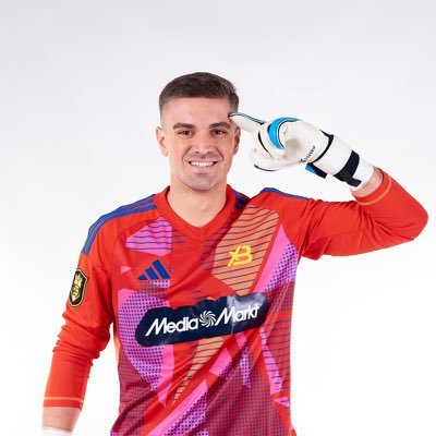 Ex-portero en la @kingsleague. Exjugador de XBuyer, Kunisports, El Barrio, Porcinos, Barça, Madrid, Damm. Ingeniero informático.
