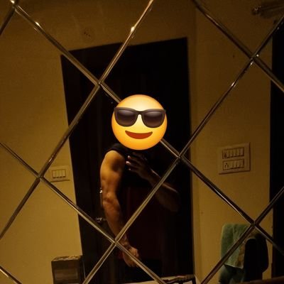 yusufahmad2612's profile picture. Mai bhi bhut ajib hu,,
kitna ajib hu??,

Itna ajib hu ki bs,,
khud ko barbad kr lia aur malal b ni,,