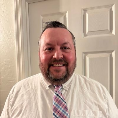 Born & raised in AZ. Married with four kids. Country Music Fan, Movie Fan, Unofficial Sports Hype Man “🐻⬇️4life” https://t.co/7kRouvvQCs