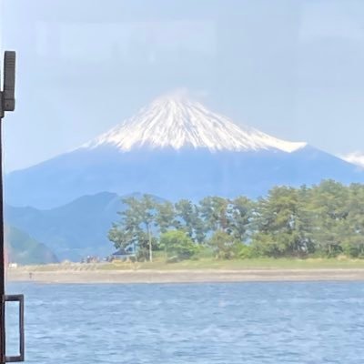 日本保守党を応援しています。令和7年6月23日に”見守るだけ”を卒業して党員になりました。党員番号177番台。日本の原風景を見ると感動する光GENJI世代。 #宮本浩次🎤#ベイスターズ⚾️👕