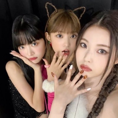 𐙚 ถึงจะเหมือน แต่ฉันไม่ใช่แอคเห็บ (ใช่) ⋆ ₊ ゚ * ₊ ⋆ stan ทุกวงแบบส้อบหวาน ไม่มีปัญหากับใคร (ไม่จริง) •*¨*•.¸¸♪