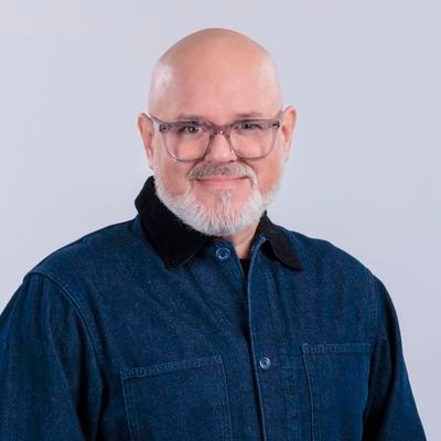 alexmedela's profile picture. Ser Humano. Ciudadano mundial. Soy todo lo que me gusta. Me divierto siendo Presentador. Entrevistador. Productor de TV. Fan de la música, del cine y @Twitter.