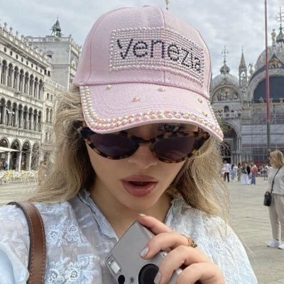 do i look like paris hilton?