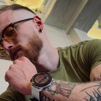 Gay Londoner with a curious mind and adventurous spirit