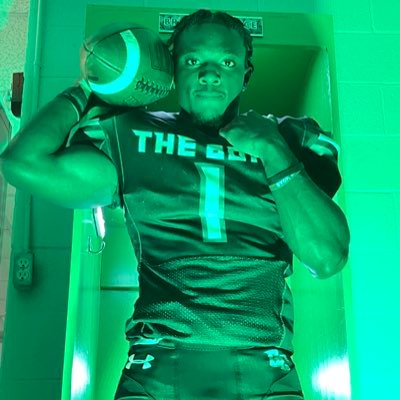 Greensboro Collge WR @GC_Pride_Fball Light it up 🟢⚪️